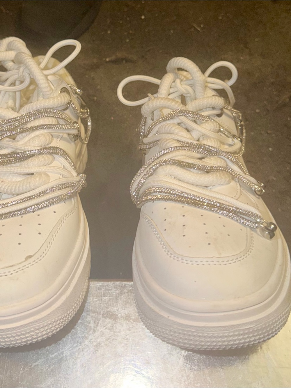Azalea Wang Women's White Fashion Sneakers with Sparkle-Accent Laces